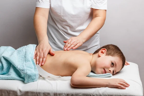Massage cho trẻ em